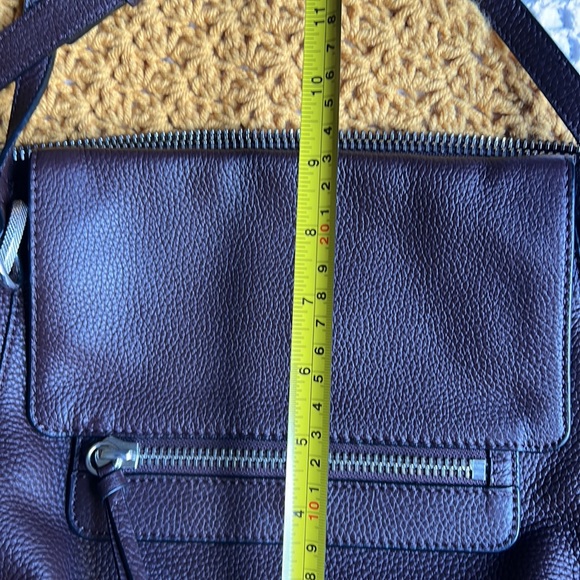 Vince Camuto leather handbag. EUC - Picture 11 of 11